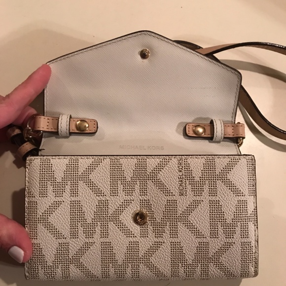 Michael kors clutch - Picture 4 of 5